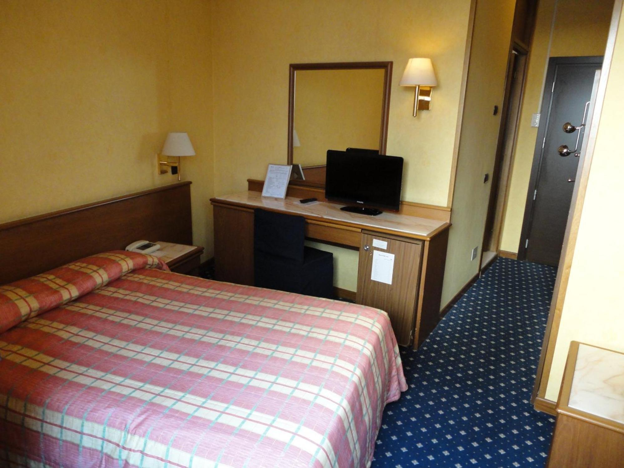 Hotel Giardino Arona Dış mekan fotoğraf