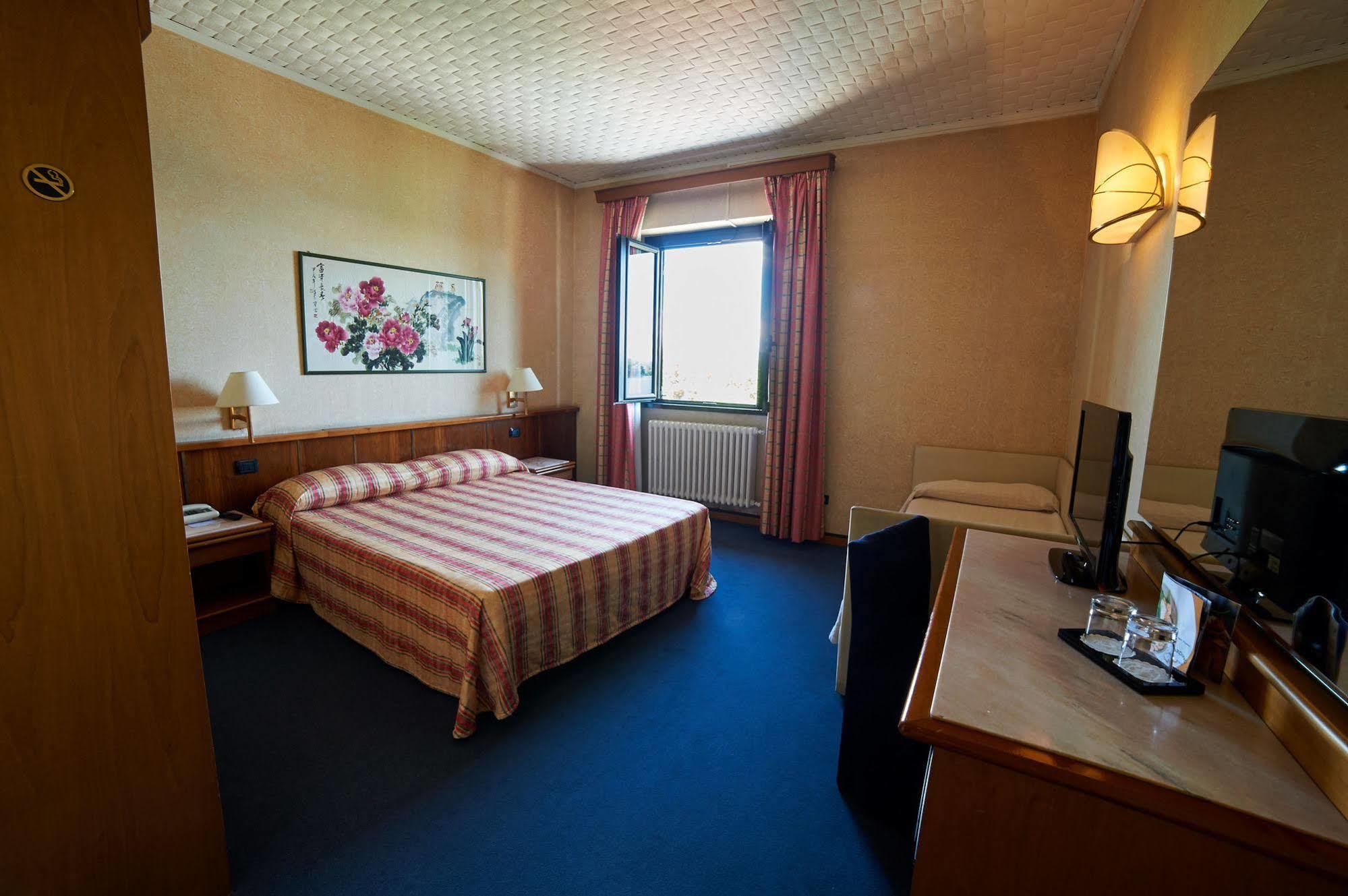 Hotel Giardino Arona Dış mekan fotoğraf