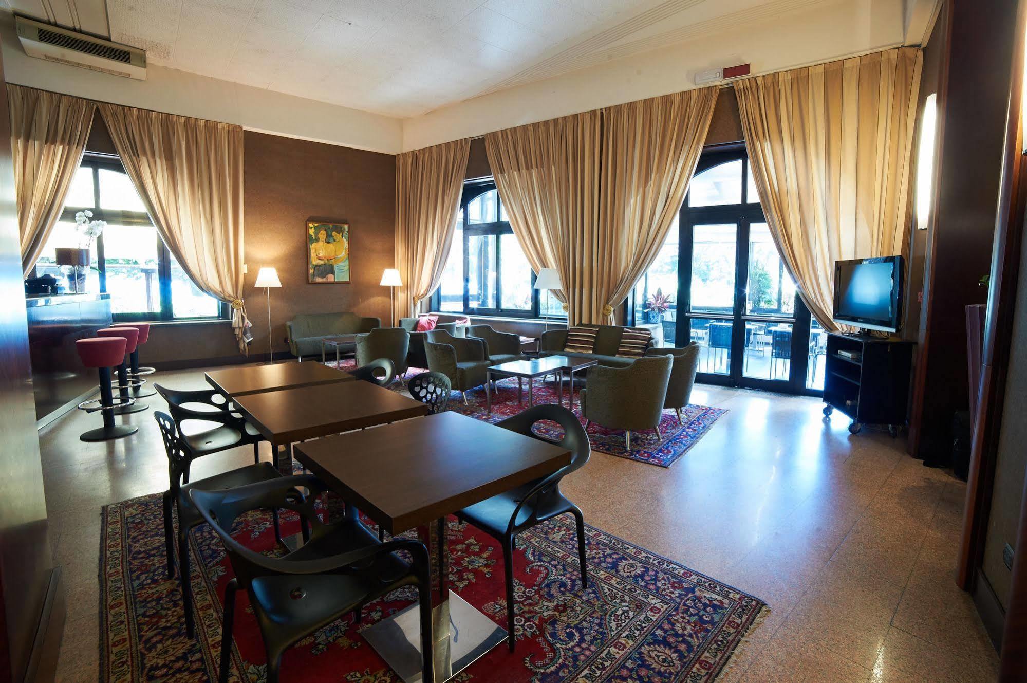 Hotel Giardino Arona Dış mekan fotoğraf